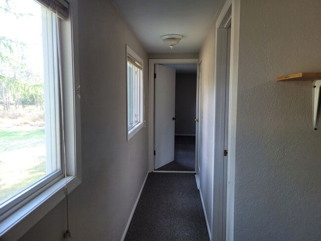 Building Photo - Great 3 bedroom, 2 bath home