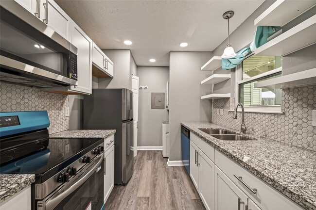 Building Photo - 7600 Emmett F Lowry Expy