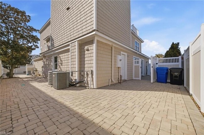 Building Photo - 508 Virginia Dare Dr