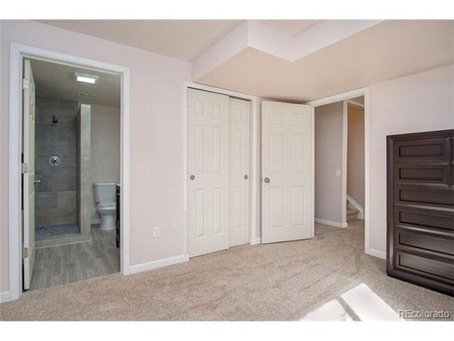 Building Photo - Beautiful single family home with 4 bed an...