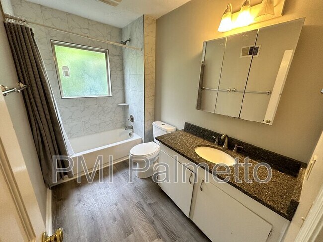 Building Photo - 304 Princess St