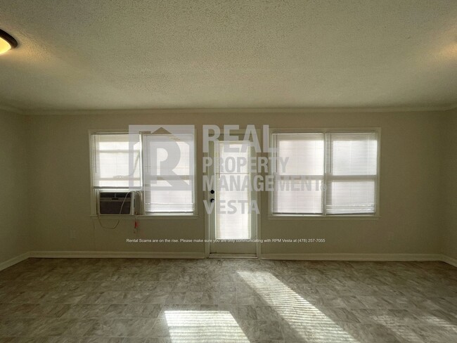 Building Photo - HALF A MONTH FREE! -Stunning Three Bedroom...