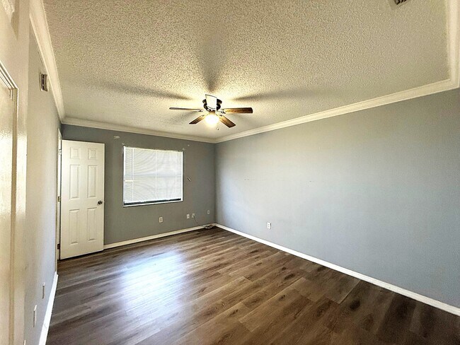 Building Photo - 5401 Pinetrail Way