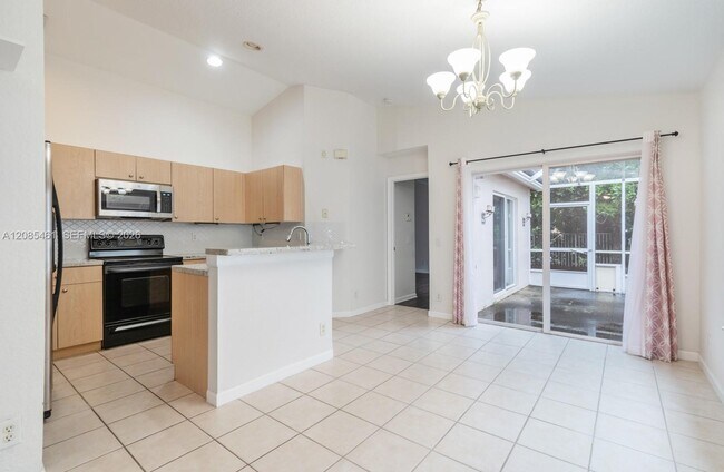 Building Photo - 1211 Golden Cane Dr