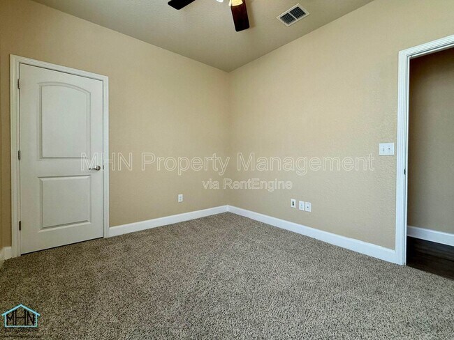 Building Photo - 12807 Waterlily Way