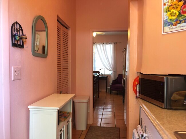 Building Photo - 1706 Druid Rd E