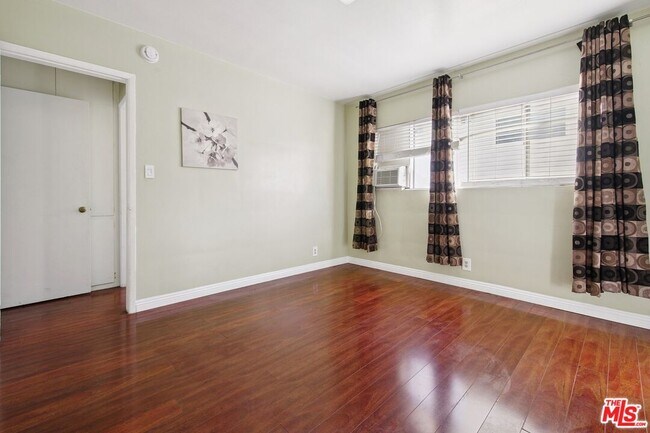 Building Photo - 1317 Wilcox Ave