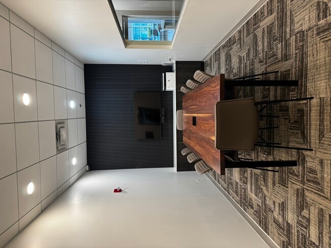 Building Photo - 512 N McClurg Ct