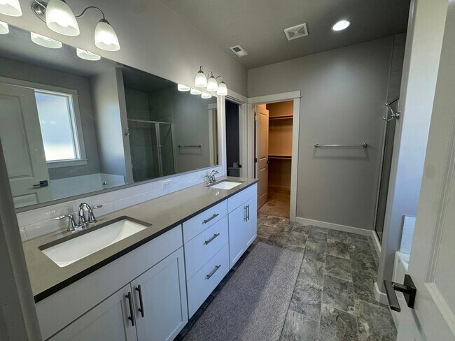 Building Photo - 10496 W Daylily Ct