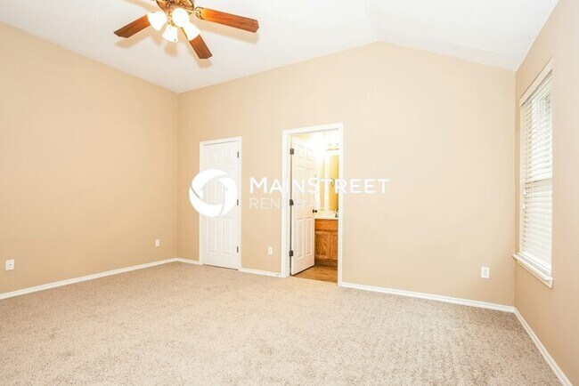 Building Photo - 4 Bedroom Pet-Friendly Home in Norman, OK with Main Street Renewal