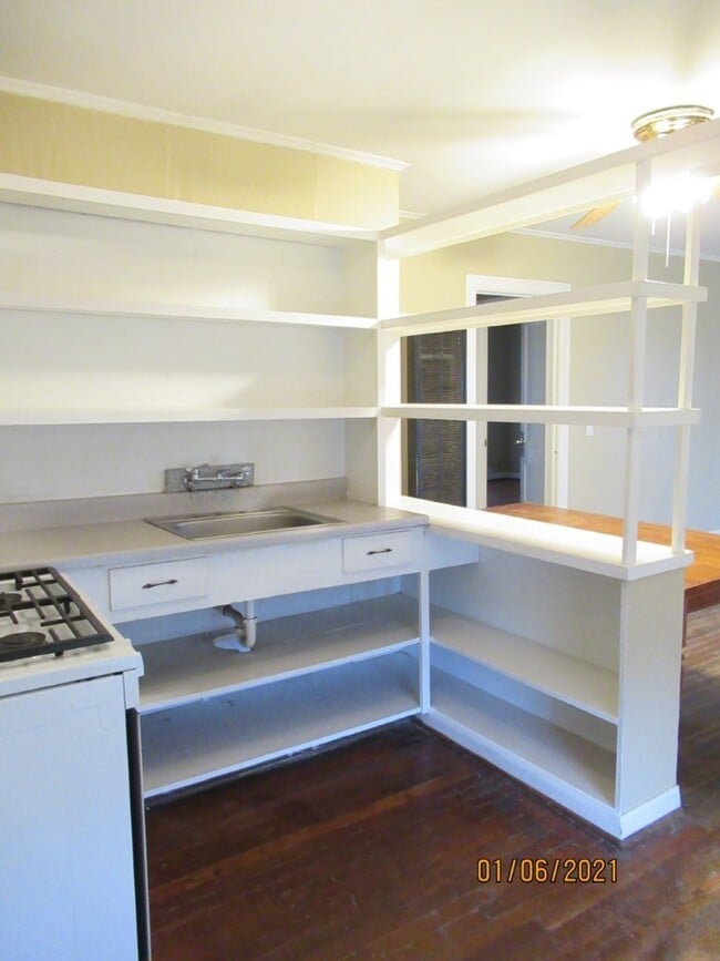 Building Photo - 318 Circle Way St