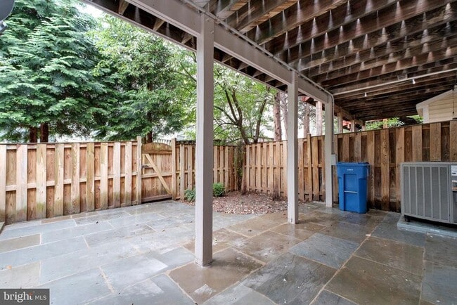 Building Photo - 1038 Grand Oak Way
