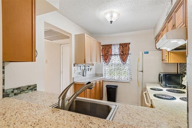 Building Photo - 11110 Carriage Hill Dr