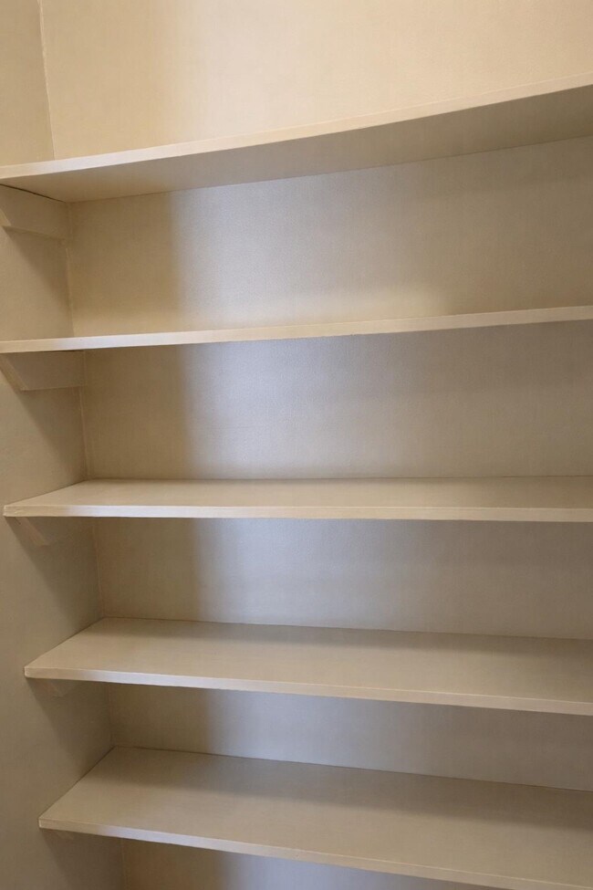 Building Photo - 811 17th Ave