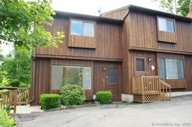 Building Photo - 2 Hadik Pkwy