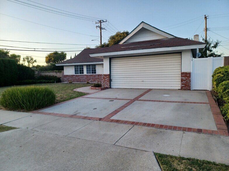 Building Photo - 6501 Brad Dr