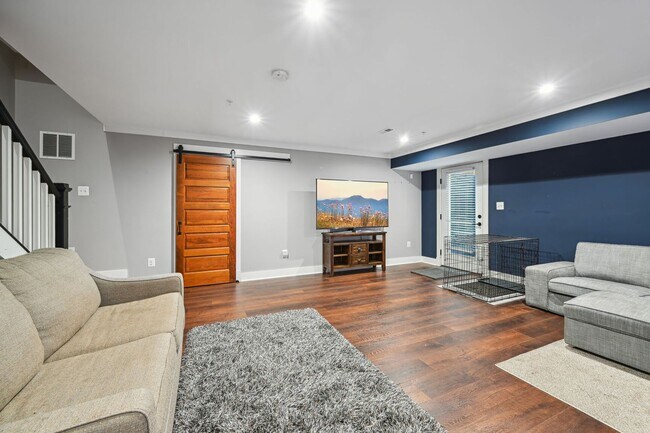 Building Photo - Stunning 4 BR/3.5 BA Single-Family Home in...