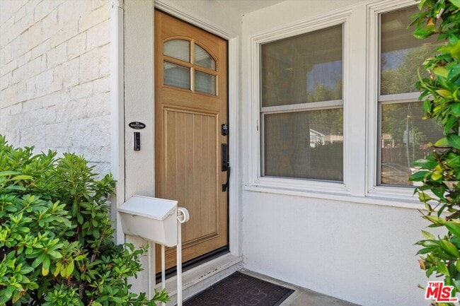 Building Photo - 2809 S Canfield Ave