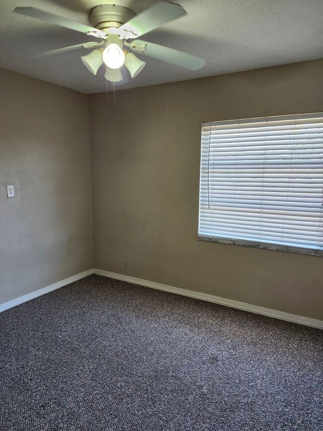 Building Photo - 3365 Normandy Dr