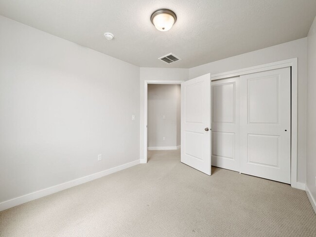 Building Photo - 15083 S Reins Wy