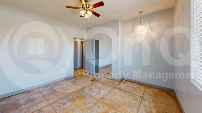 Building Photo - 1421 N Santa Rosa Ave
