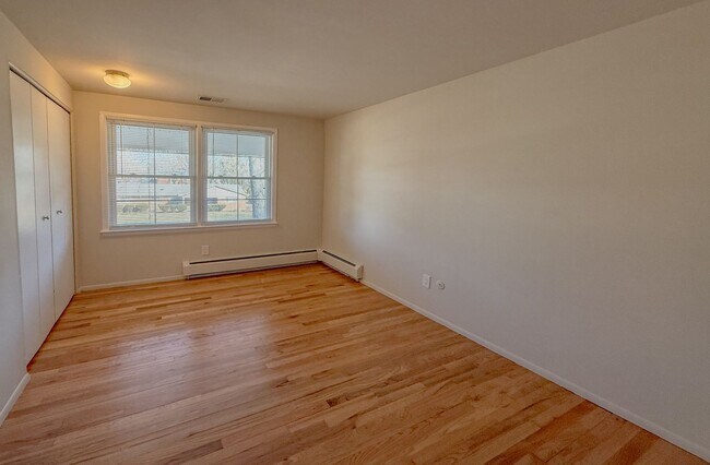 Building Photo - 2710 Pendleton Dr
