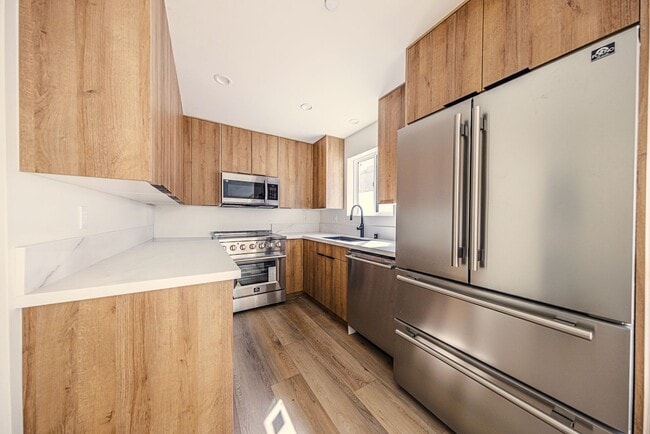 Building Photo - LUXURY in Prime Culver City