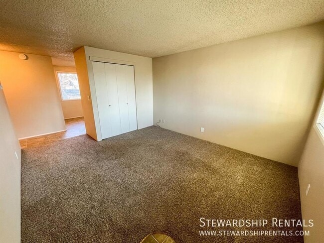 Building Photo - 1429 W Broadway