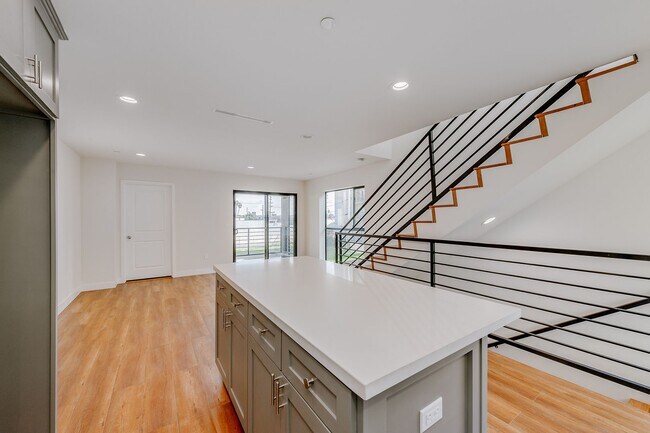 Building Photo - 11508 Emelita St