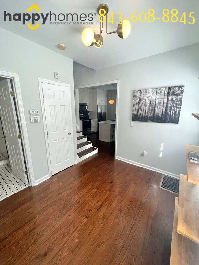 Building Photo - Beautiful 3 bedroom 3 full bath home locat...