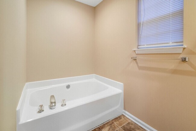 Building Photo - Charming 3BR House with Big bonus room ove...