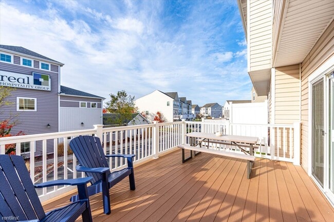 Building Photo - 4 br, 3.5 bath Townhome - 12901 Tidal Lane...
