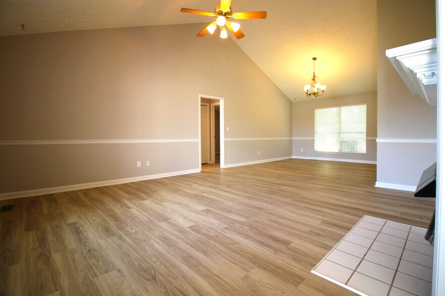Building Photo - 5510 Fair Oaks Ln