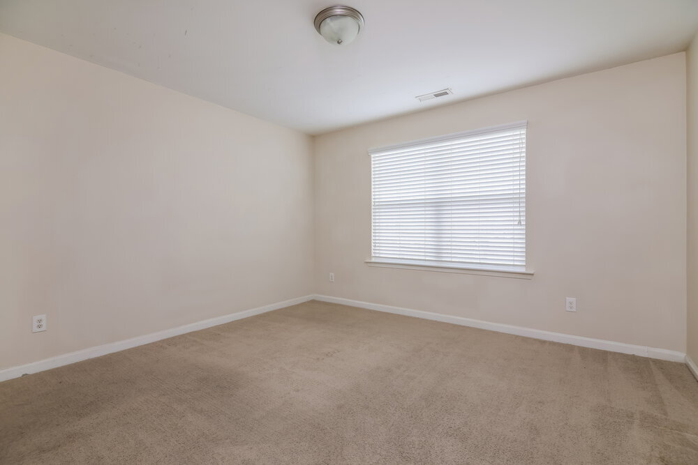 Building Photo - 731 Hunters Ridge Dr