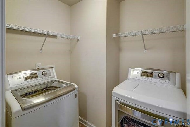 Building Photo - 441 Creekwillow Dr