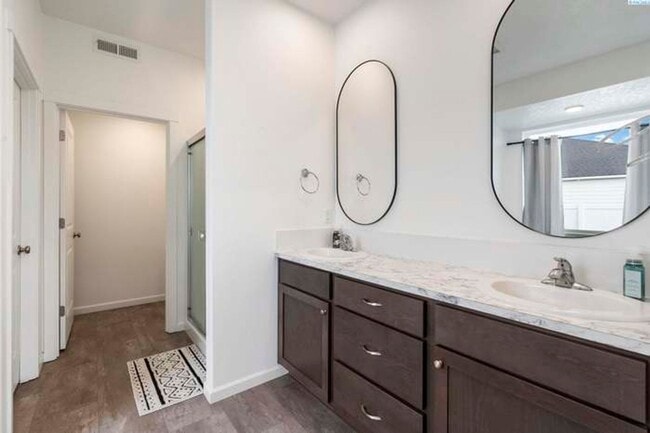 Building Photo - 308 Ruby Ave