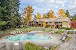 Seasonal Swimming Pool - Stone Creek Apartments