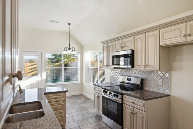 Building Photo - 5519 Imperial Grove Dr