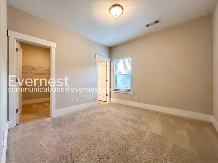 Building Photo - 6010 Winding Lakes Dr