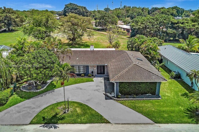 Building Photo - 5602 S Travelers Palm Ln