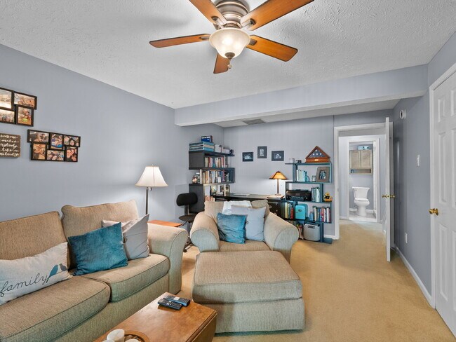 Building Photo - 1636 Fieldthorn Dr