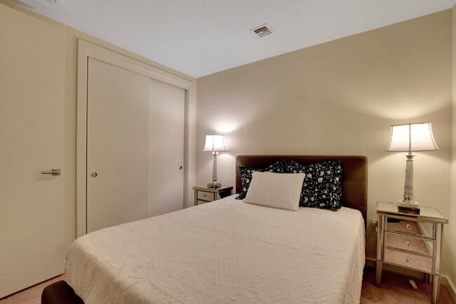Building Photo - 4471 Dean Martin Dr