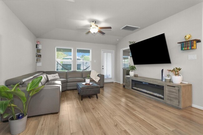 Building Photo - 18544 Meadow Point Ln