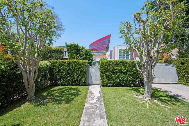 Building Photo - 704 Westbourne Dr
