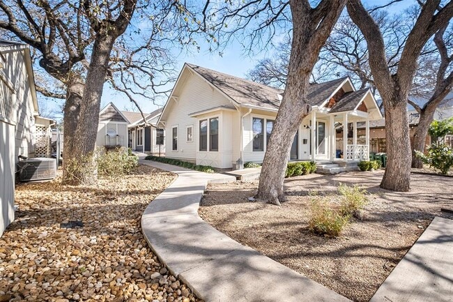 Building Photo - 2606 W 8th St