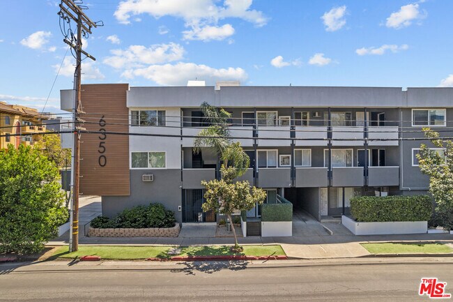 Building Photo - 6350 Willoughby Ave