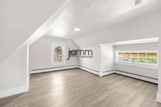 Building Photo - 14724 Clifton Blvd