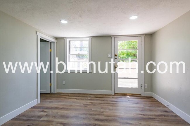 Building Photo - 753 Princeton Ave S
