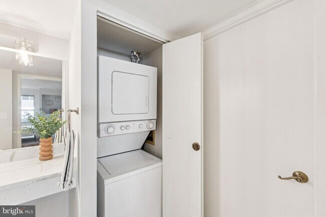 Building Photo - 2320 Wisconsin Ave NW