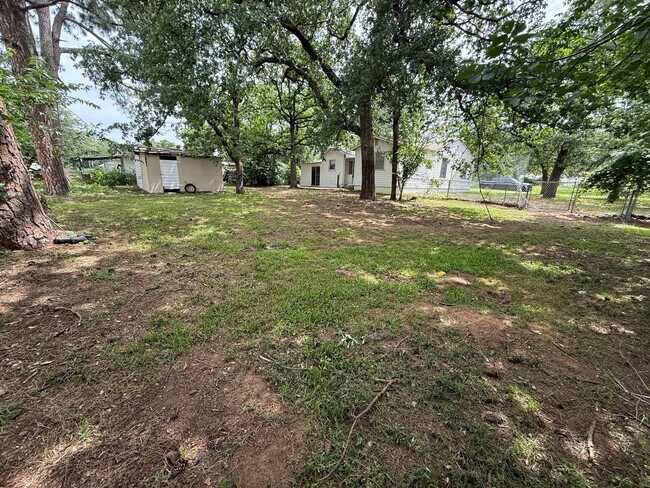 Building Photo - Rendon Area; Single-Family home sitting on...